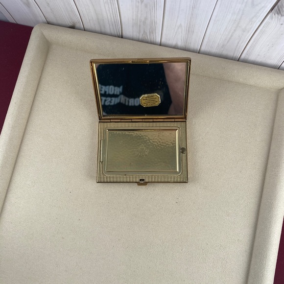 Vintage Guilloche Roses in Enamel almost new Makeup Compact - Picture 9 of 11